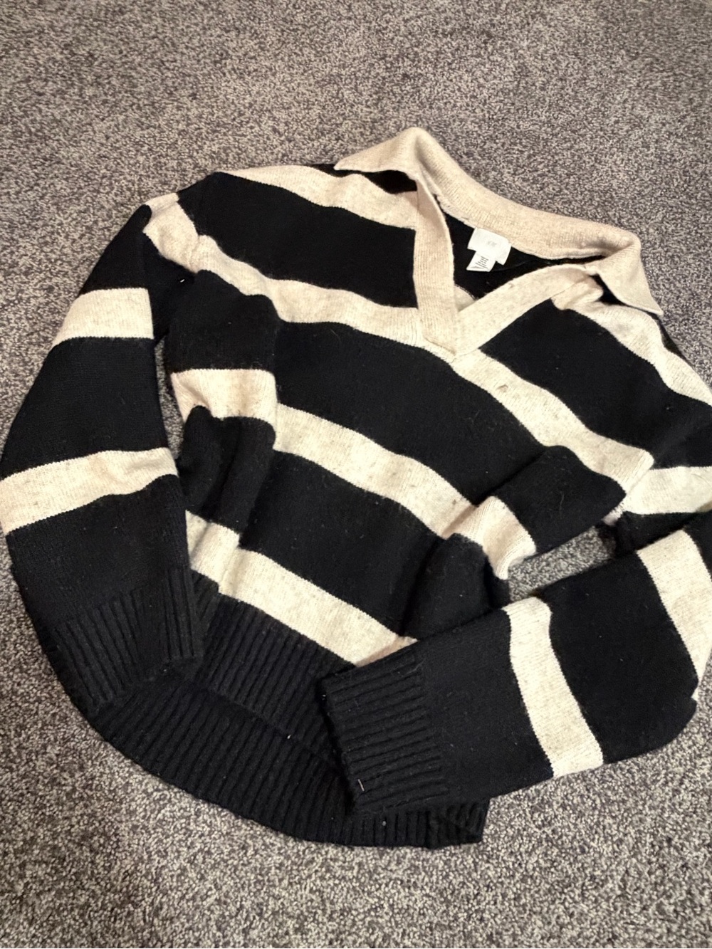 H&M Black and Cream Striped V-Neck Sweater